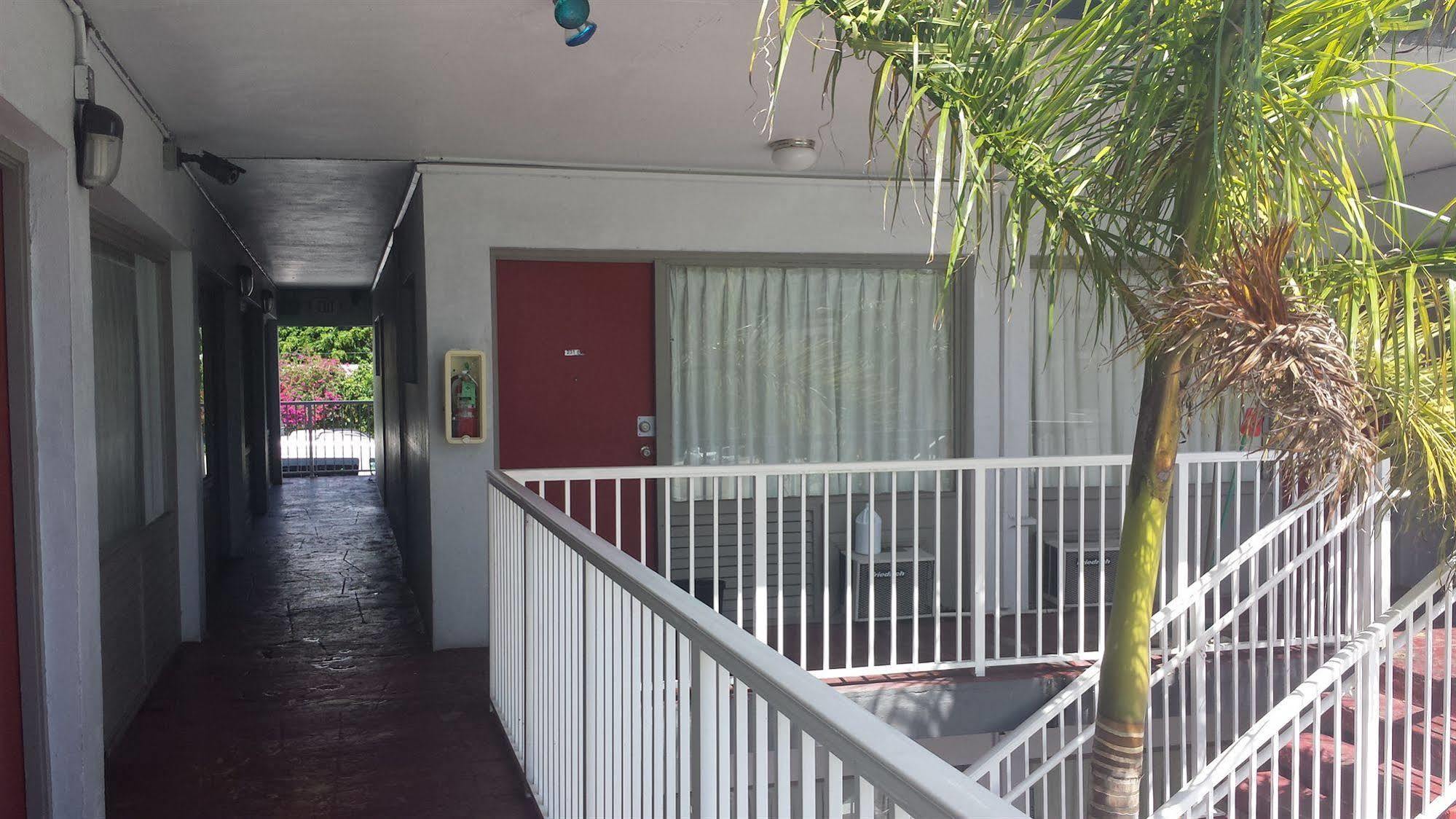 Up Midtown Motel Miami Exterior photo